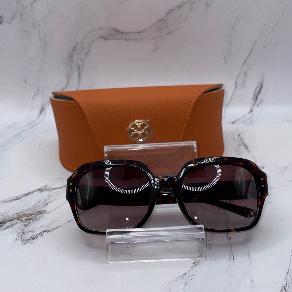 Tory Burch Tortoise Sunglasses with Orange Case - Picture 1 of 6